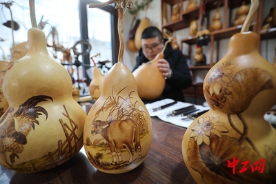 山東日照:民間藝人葫蘆烙畫迎新春