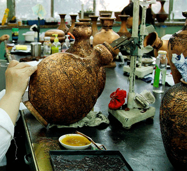 國寶藝術品景泰藍是用什么做胎的?